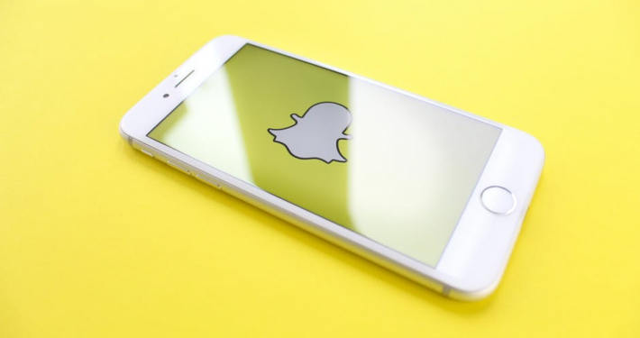 Snapchats Spotlight gibt auch "kleineren" Content Creators die Chance, ihren Erfolg zu steigern – und präsentiert sich zugleich als Konkurrenz für TikTok.