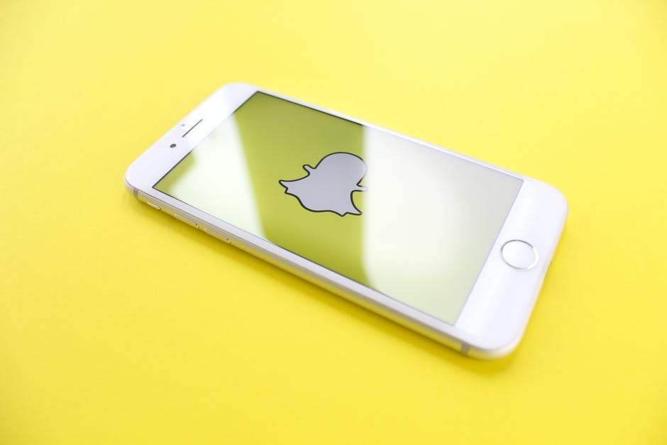 Snapchat Spotlight Monetarisierung Snapchats Spotlight gibt auch "kleineren" Content Creators die Chance, ihren Erfolg zu steigern – und präsentiert sich zugleich als Konkurrenz für TikTok.